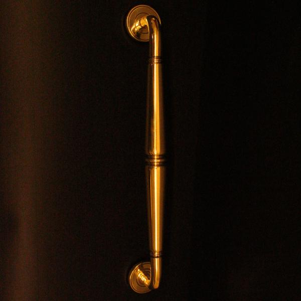 Maniglione per portone elegante