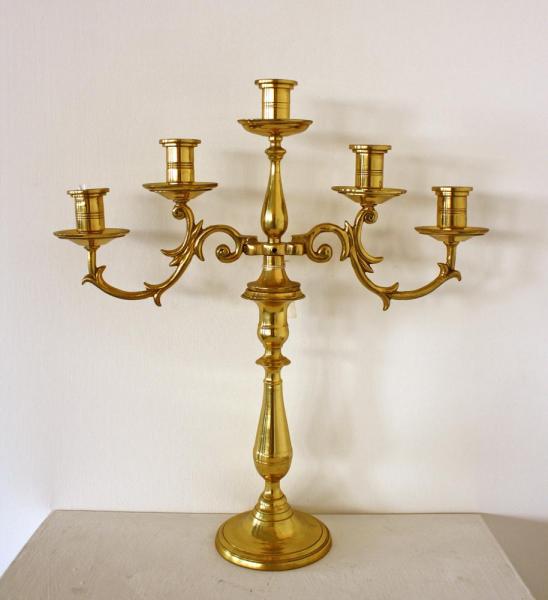 Candelabro a cinque fiamme